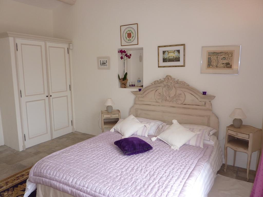 Le Mas Del Sol Bed & Breakfast Bonnieux Oda fotoğraf