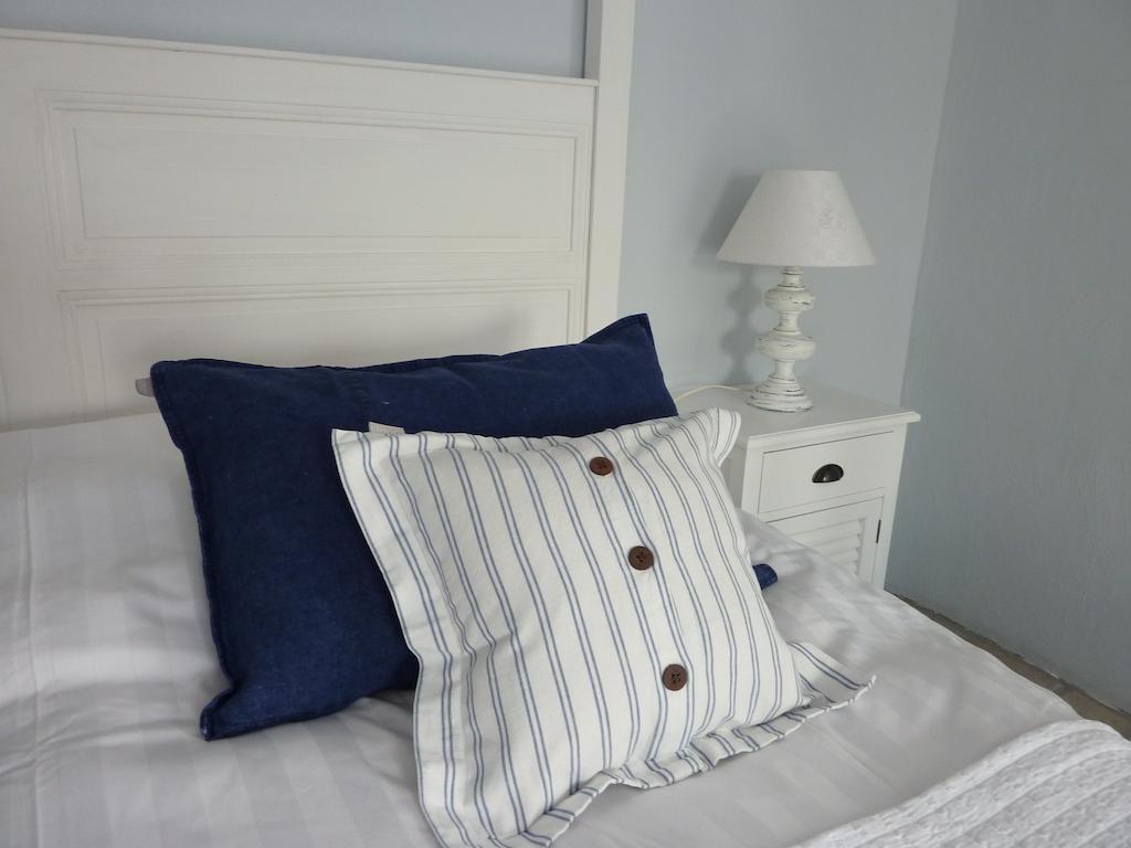 Le Mas Del Sol Bed & Breakfast Bonnieux Oda fotoğraf