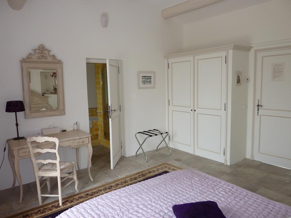 Le Mas Del Sol Bed & Breakfast Bonnieux Oda fotoğraf