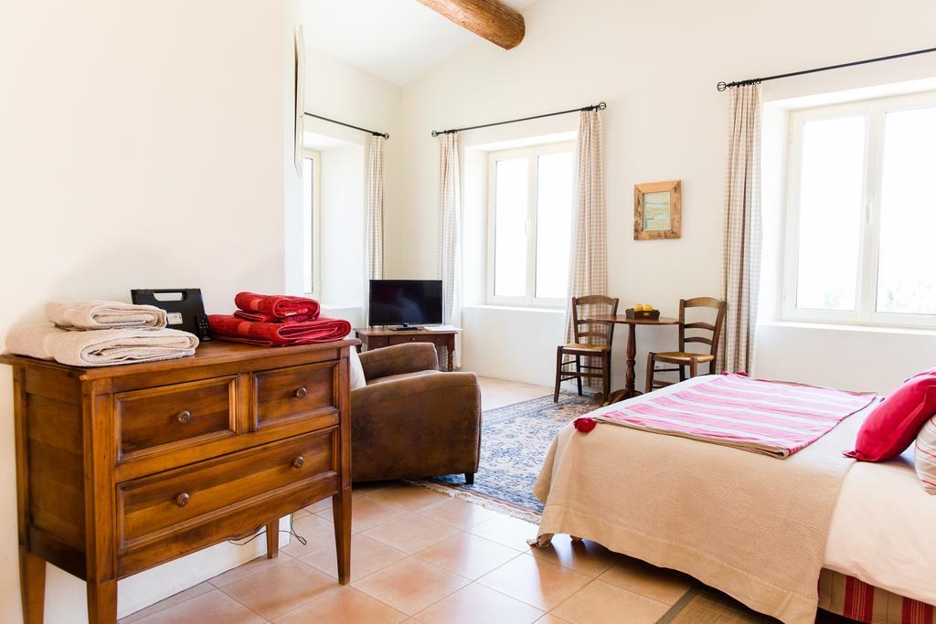 Le Mas Del Sol Bed & Breakfast Bonnieux Dış mekan fotoğraf